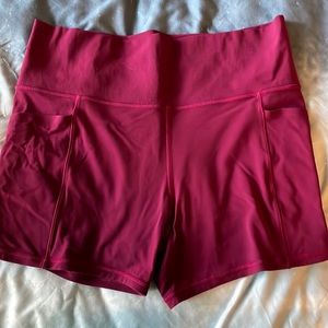 Athleta salutation 5” short